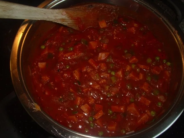 Rezept: Schnelles Wurstgulasch mit Nudeln Bild Nr. 7 Schnelles Wurstgulasch mit Nudeln - Rezept - Bild Nr. 7