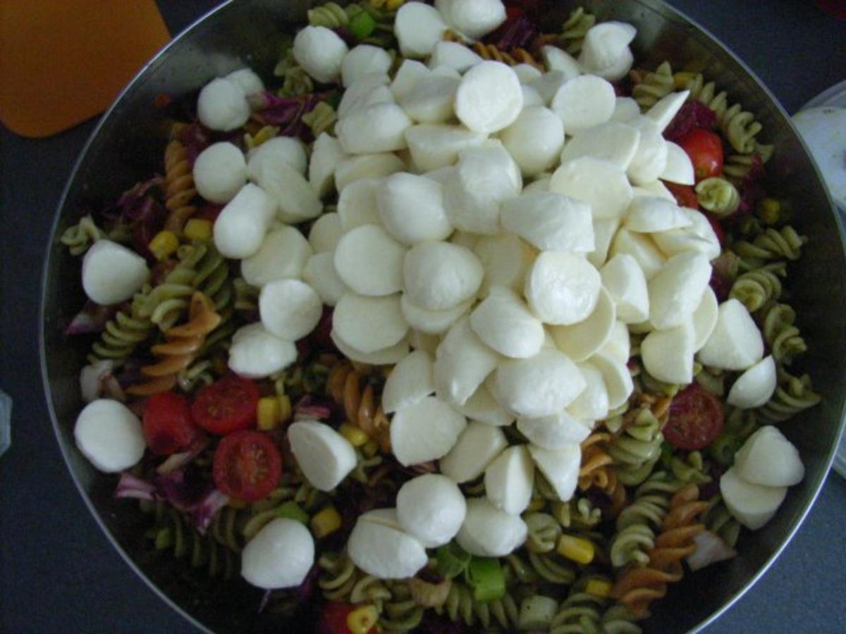 Nudelsalat mit Mozzarella - Rezept - Bild Nr. 5