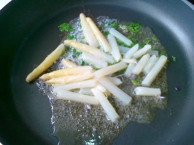 Schnell Nudelpfanne mit Spargel und Krabben. - Rezept - Bild Nr. 6