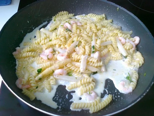 Schnell Nudelpfanne mit Spargel und Krabben. - Rezept - Bild Nr. 9