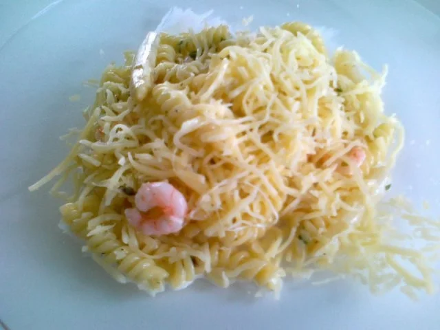 Schnell Nudelpfanne mit Spargel und Krabben. - Rezept