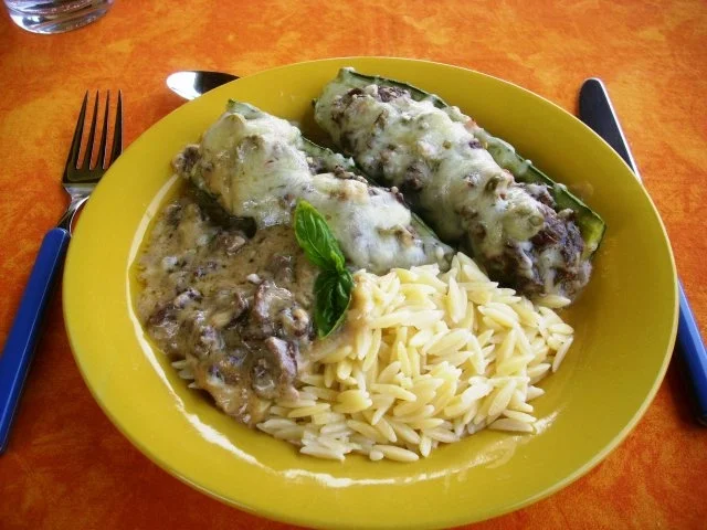 Mediterran gewürzte Gurkenschiffchen>> - Rezept