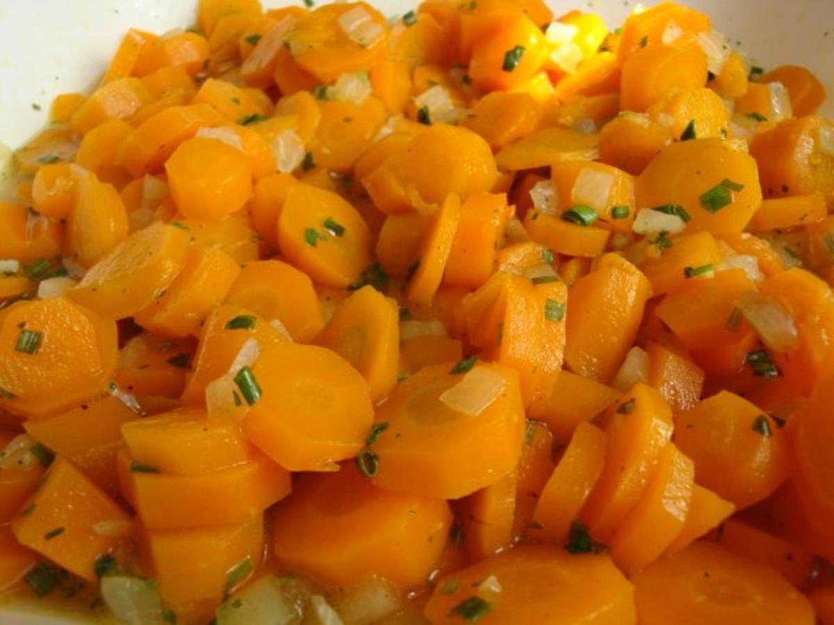 Karottensalat mit Karotten und Zwiebel - Rezept mit Bild - kochbar.de