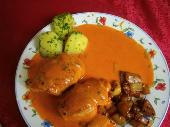 Rezept: Paradiesische Hähnchenrouladen mit Zucchinifüllung in Tomatensose Bild Nr. 15 Paradiesische Hähnchenrouladen mit Zucchinifüllung in Tomatensose - Rezept - Bild Nr. 15