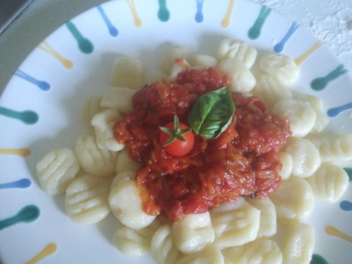 Gnocchi mit Tomatensauce - Rezept mit Bild - kochbar.de