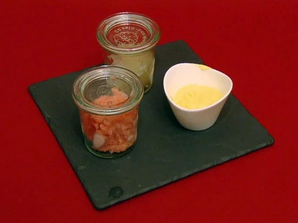 Zweierlei Sorbet von der Berliner Weiße auf weißer Soße mit der Tonkabohne - Rezept