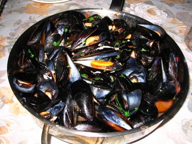 Miesmuschelpfanne nach Mittelmeer Art, sommerlich leicht - Rezept