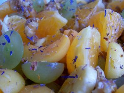 Salat: Obstsalat mit karamelisierten Walnüssen - Rezept