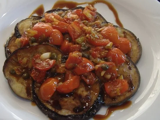 Lammkoteletts mit Salat von der Aubergine - Rezept