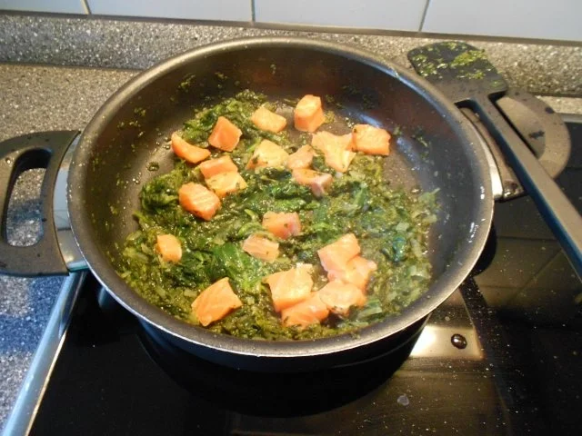 Wildlachs mit Penne in Bärlauchfrischkäse-Spinat-Soße - Rezept - Bild Nr. 15