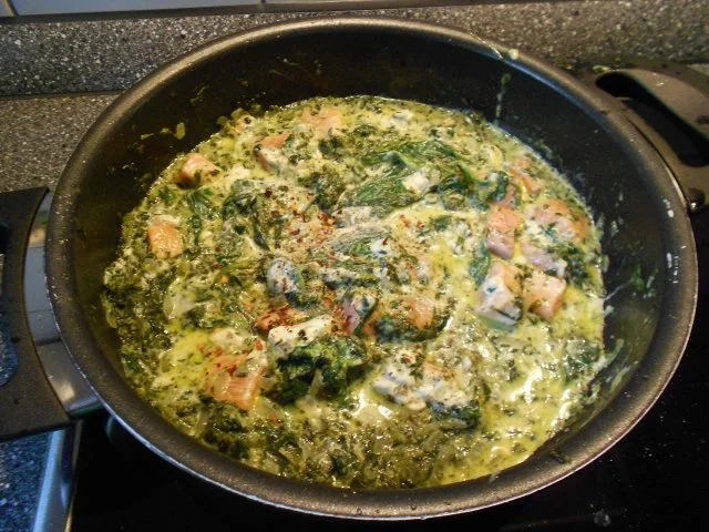 Wildlachs mit Penne in Bärlauchfrischkäse-Spinat-Soße - Rezept - Bild Nr. 17