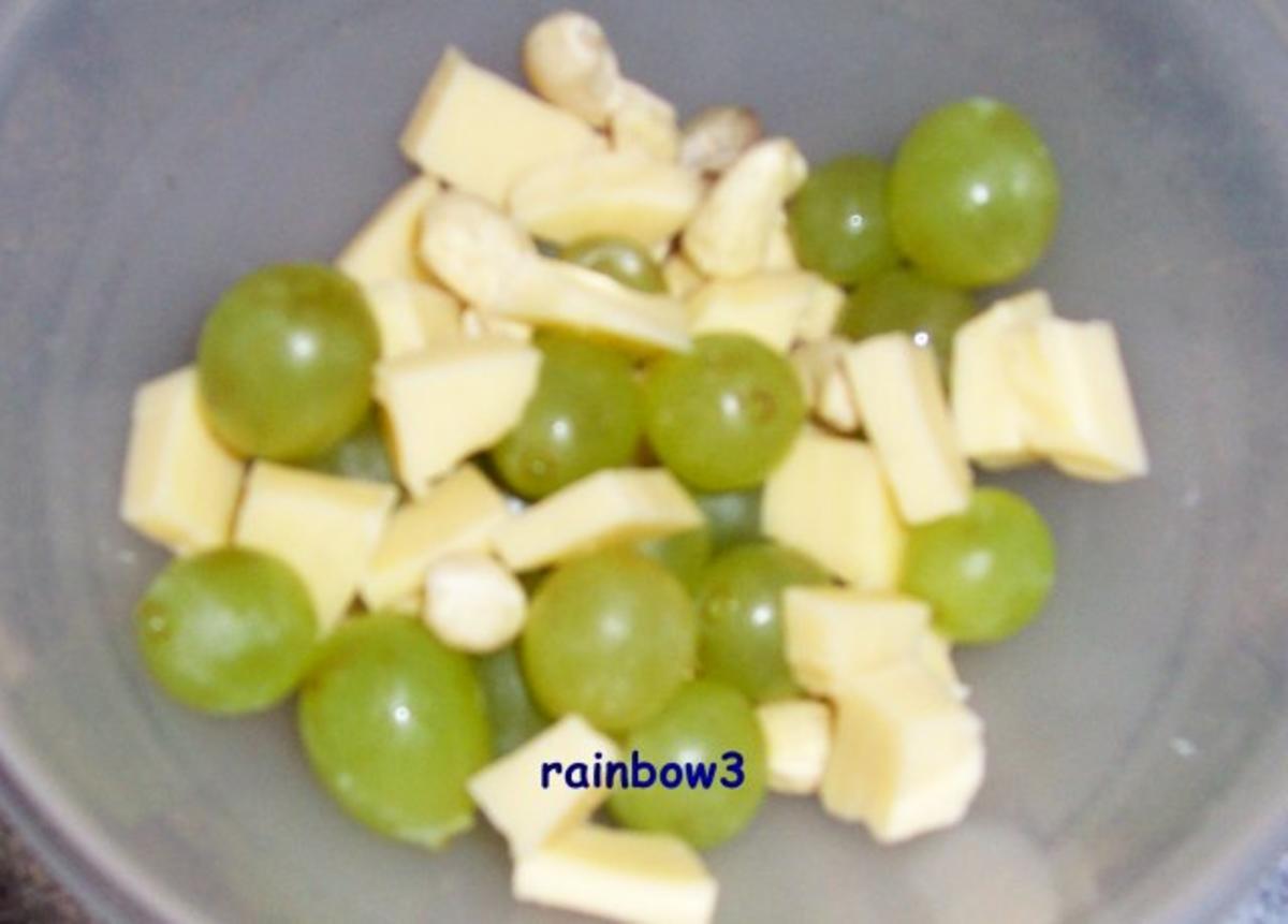 Zwischenmahlzeit: Trauben-Käse-Salat mit Joghurt-Dressing - Rezept