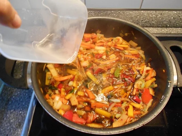 Super schnelle Asia-Pfanne mit Putenfleisch und Gemüse - Rezept - Bild Nr. 23