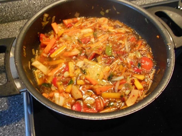 Super schnelle Asia-Pfanne mit Putenfleisch und Gemüse - Rezept - Bild Nr. 24