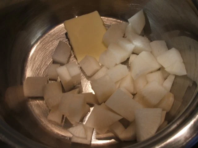 Rezept: Gemüse: Rettichgemüse mit frittiertem Rucola Bild Nr. 3 Gemüse: Rettichgemüse mit frittiertem Rucola - Rezept - Bild Nr. 3