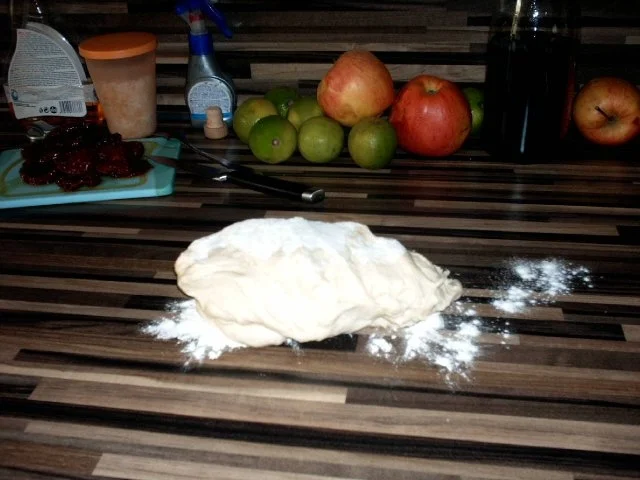 Rezept: Pikante Franzbrötchen mit Pesto und getrockneten Tomaten Bild Nr. 5 Pikante Franzbrötchen mit Pesto und getrockneten Tomaten - Rezept - Bild Nr. 5