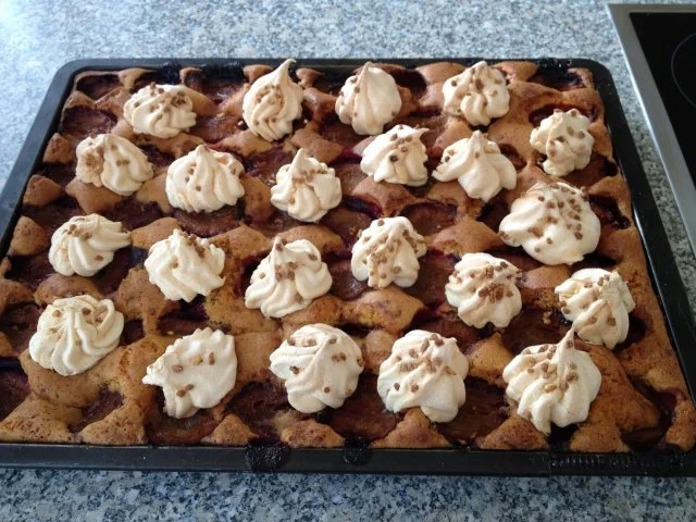 Rezept: Pflaumen-Baiserkuchen Bild Nr. 3 Pflaumen-Baiserkuchen - Rezept - Bild Nr. 3