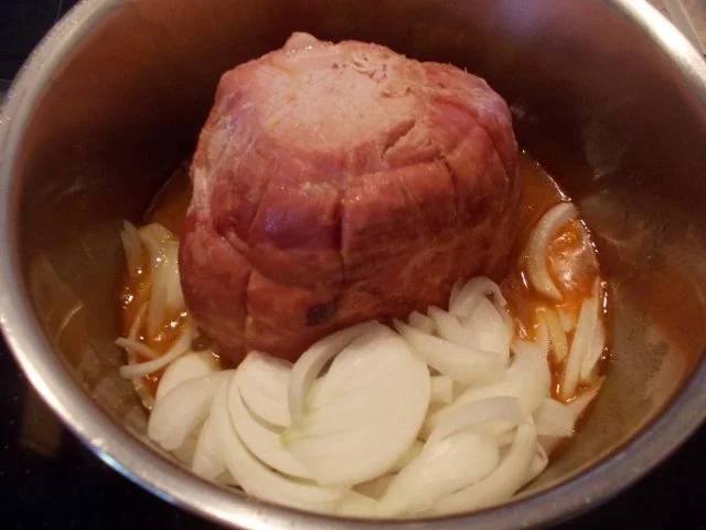 POLNISCHER SCHINKENBRATEN mit ZWIEBELSAUCE - Rezept - Bild Nr. 2