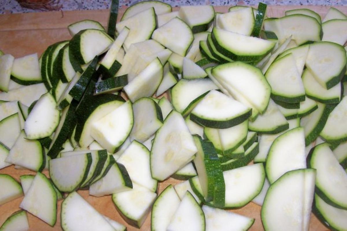 Sommerlicher Kartoffel-Zucchini-Schichtauflauf mit Kräuterhaube - Rezept - Bild Nr. 2
