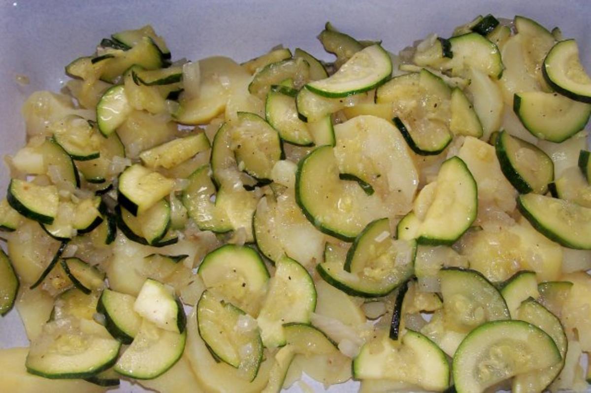 Sommerlicher Kartoffel-Zucchini-Schichtauflauf mit Kräuterhaube - Rezept - Bild Nr. 8