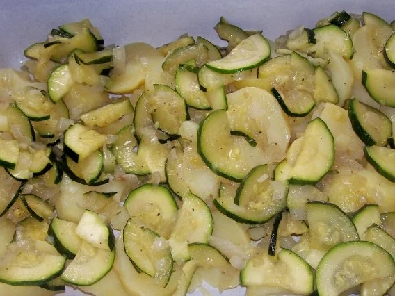 Sommerlicher Kartoffel-Zucchini-Schichtauflauf mit Kräuterhaube - Rezept - Bild Nr. 8