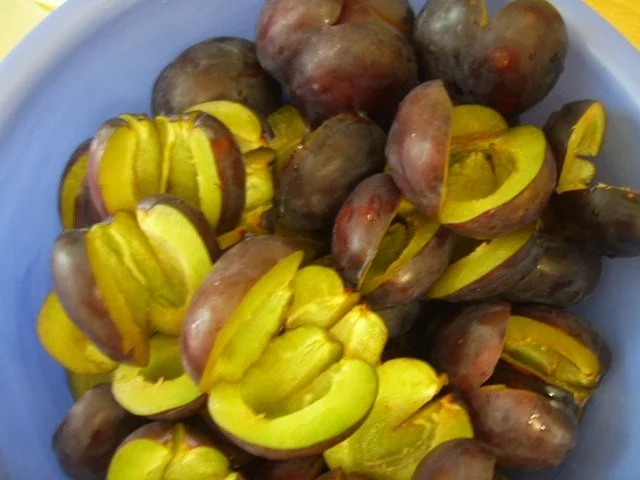 Rezept: Zwetschgen-Streuselkuchen Bild Nr. 2 Zwetschgen-Streuselkuchen - Rezept - Bild Nr. 2