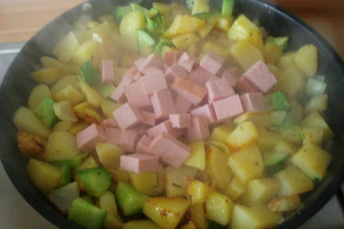 Bratkartoffel - Gurken - Leberkäsepfanne - Rezept - Bild Nr. 6