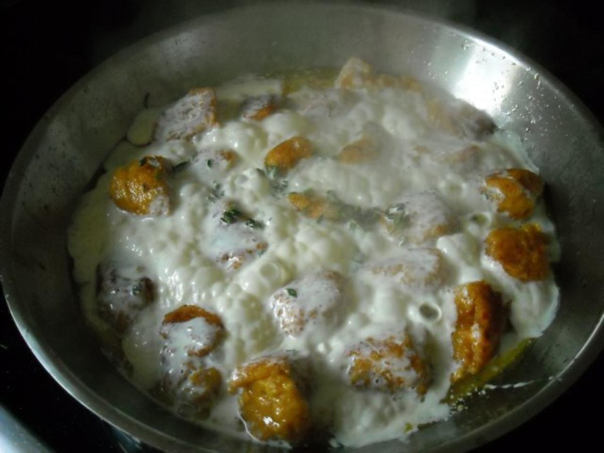 Kürbis Gnocchi in Zwiebel Kräuter Sauce - schnell &amp; einfach - von ...