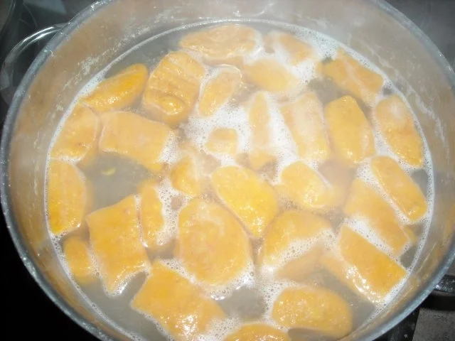 Rezept: Kürbis-Gnocchi in Zwiebel-Kräuter-Sauce Bild Nr. 2 Kürbis-Gnocchi in Zwiebel-Kräuter-Sauce - Rezept - Bild Nr. 2