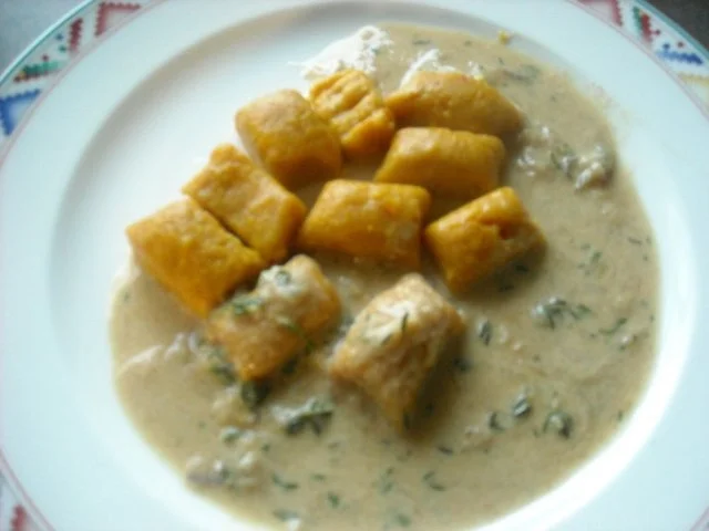 Rezept: Kürbis-Gnocchi in Zwiebel-Kräuter-Sauce Bild Nr. 6 Kürbis-Gnocchi in Zwiebel-Kräuter-Sauce - Rezept - Bild Nr. 6