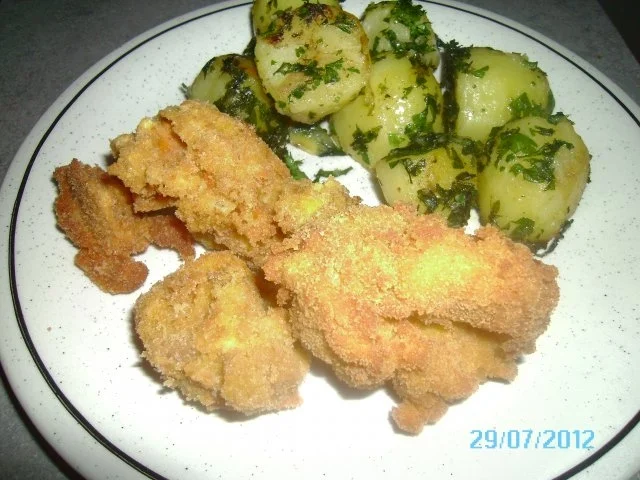 Rezept: Panierter Steinpilz mit Petersilkartoffeln Panierter Steinpilz mit Petersilkartoffeln - Rezept