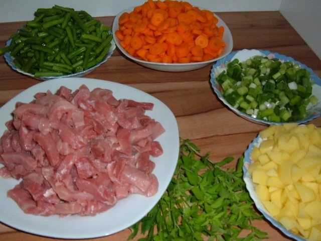 Rezept: Eintopf : Mit Bohnen - Möhren und Schweinchen Bild Nr. 2 Eintopf : Mit Bohnen - Möhren und Schweinchen - Rezept - Bild Nr. 2