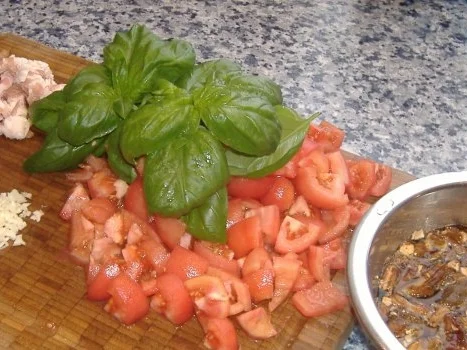 Penne mit Tomaten-Chili-Sauce - Rezept - Bild Nr. 2