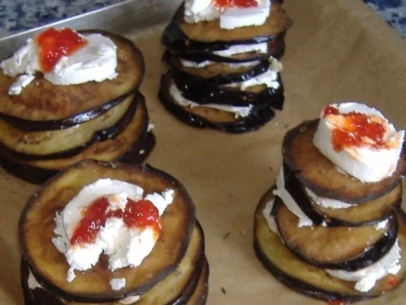 Rezept: Auberginenlasagne mit Ziegenkäse und Paprika-Ingwer-Schaum Bild Nr. 5 Auberginenlasagne mit Ziegenkäse und Paprika-Ingwer-Schaum - Rezept - Bild Nr. 5