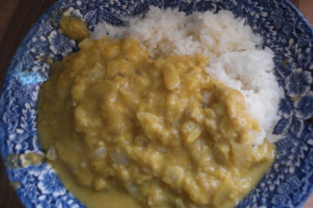 Curry mit Bananen und Reis - Rezept
