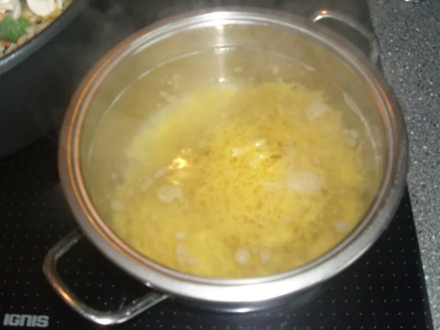 Rezept: Asiatische Bratnudel-Pfanne mit Wasabichips Bild Nr. 6 Asiatische Bratnudel-Pfanne mit Wasabichips - Rezept - Bild Nr. 6