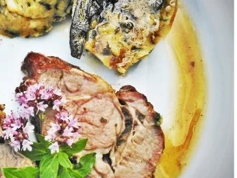 Mangold Kräuterrolle mit gebratenem Salbei und mariniertem Lamm Nacken - Rezept - Bild Nr. 12