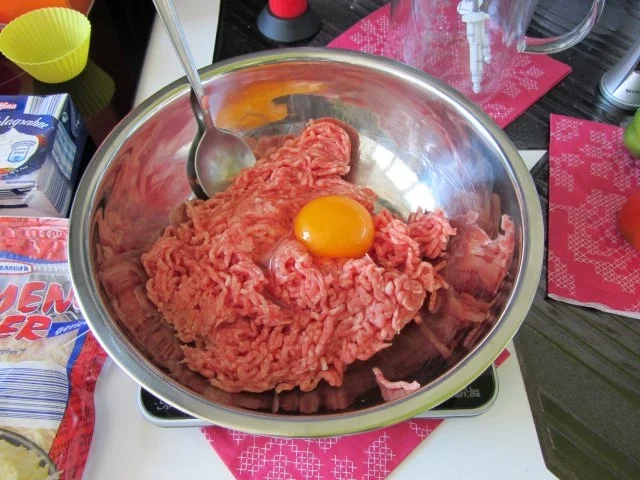 Rezept: Pikante - Hackfleisch – Muffins mit Creme - Fraiche Bild Nr. 3 Pikante - Hackfleisch – Muffins mit Creme - Fraiche - Rezept - Bild Nr. 3