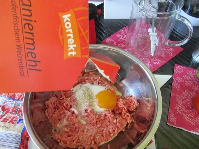 Rezept: Pikante - Hackfleisch – Muffins mit Creme - Fraiche Bild Nr. 5 Pikante - Hackfleisch – Muffins mit Creme - Fraiche - Rezept - Bild Nr. 5