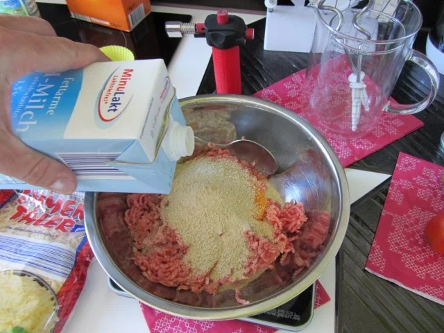 Rezept: Pikante - Hackfleisch – Muffins mit Creme - Fraiche Bild Nr. 6 Pikante - Hackfleisch – Muffins mit Creme - Fraiche - Rezept - Bild Nr. 6