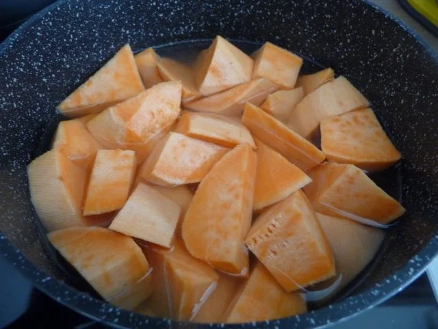 Hackfleisch : Reis-Hackbraten mit Rosmarinkartoffeln aus Süßkartoffeln und Salat - Rezept - Bild Nr. 2