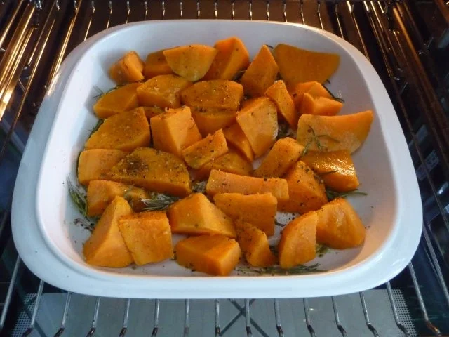 Hackfleisch : Reis-Hackbraten mit Rosmarinkartoffeln aus Süßkartoffeln und Salat - Rezept - Bild Nr. 8