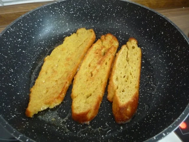 Rezept: Salat : Bunter Thunfisch-Salat mit ausgebackenem Brot Bild Nr. 2 Salat : Bunter Thunfisch-Salat mit ausgebackenem Brot - Rezept - Bild Nr. 2