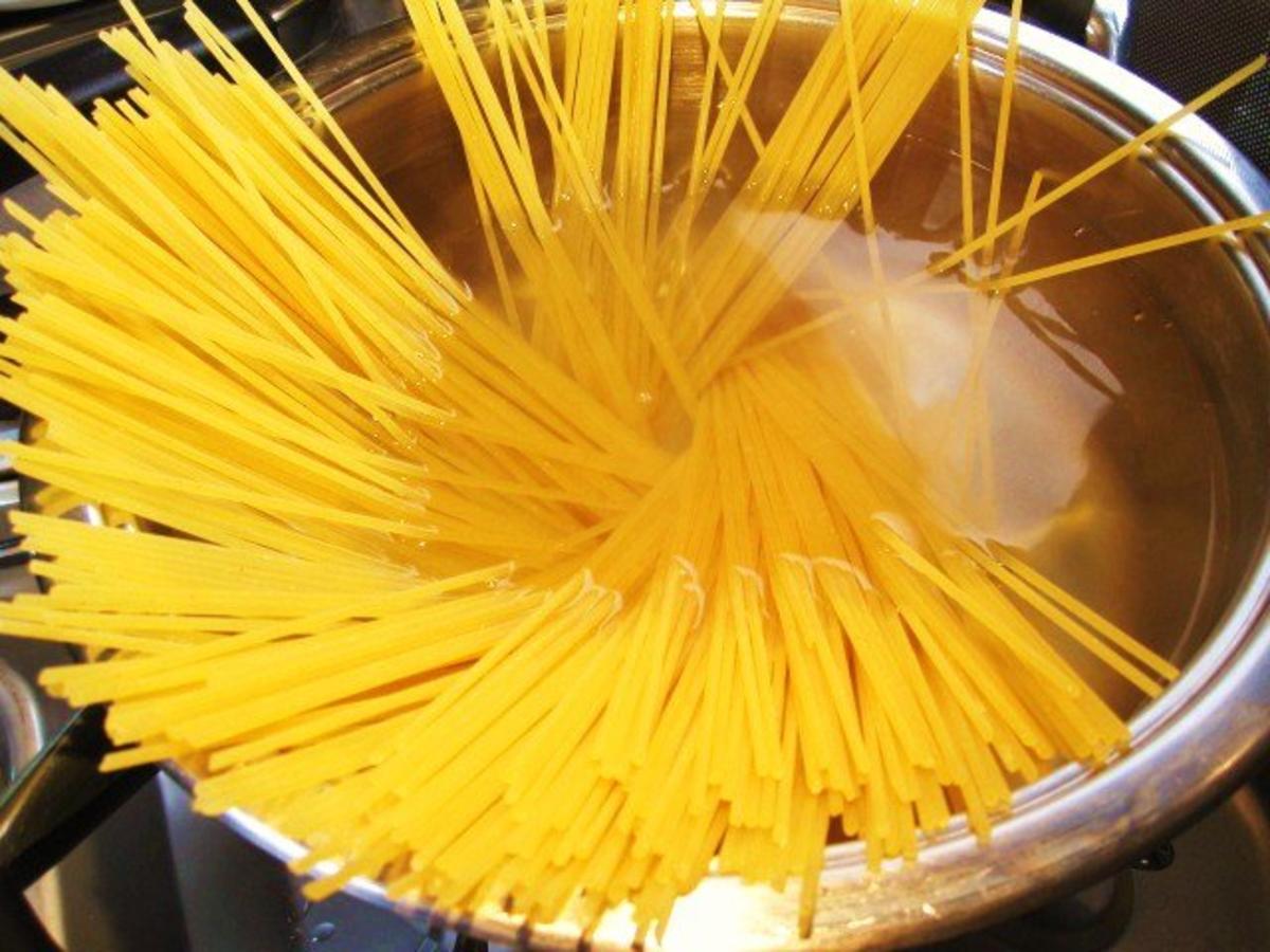 Spaghetti mit würziger Hackfleischsoße - Rezept - Bild Nr. 3
