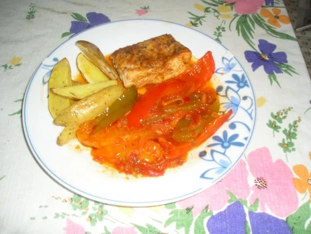 Putensteaks mit Paprikagemüse und - Rezept