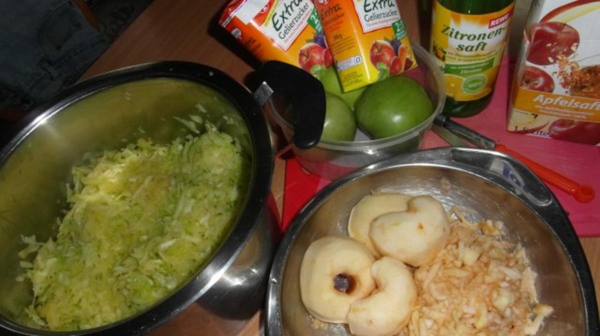 Zucchini-Apfel-Marmelade eingemacht - Rezept