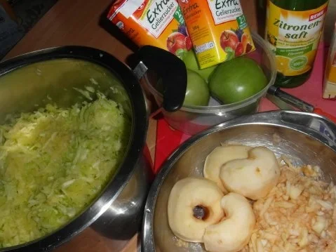 Rezept: Zucchini-Apfel-Marmelade eingemacht Zucchini-Apfel-Marmelade eingemacht - Rezept