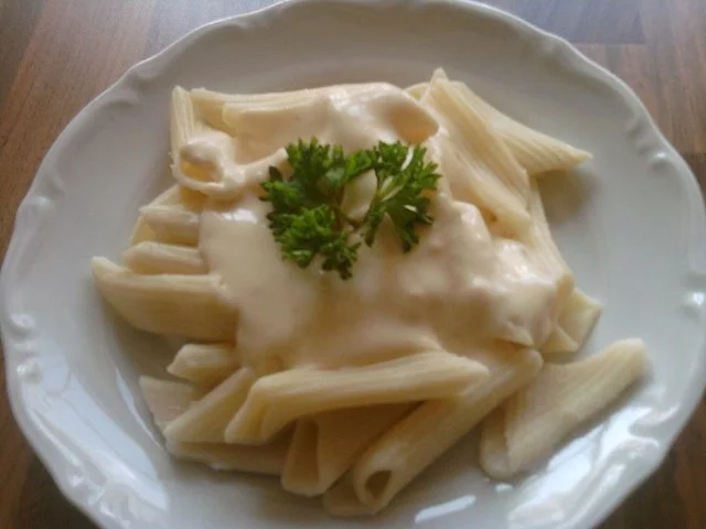 Knusper-Schinken-Käse-Röllchen mit Käsenudeln - Rezept - Bild Nr. 3