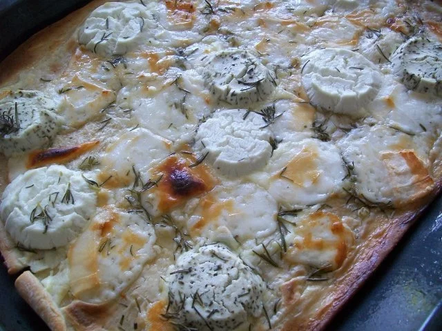 Rezept: Flammkuchen mit Ziegenkäse Flammkuchen mit Ziegenkäse - Rezept