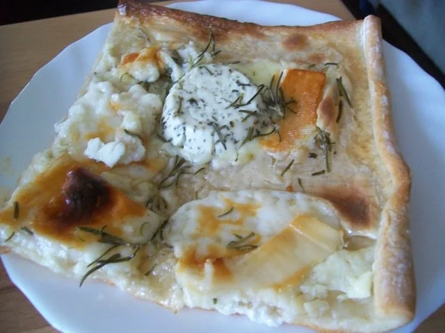 Rezept: Flammkuchen mit Ziegenkäse Bild Nr. 3 Flammkuchen mit Ziegenkäse - Rezept - Bild Nr. 3